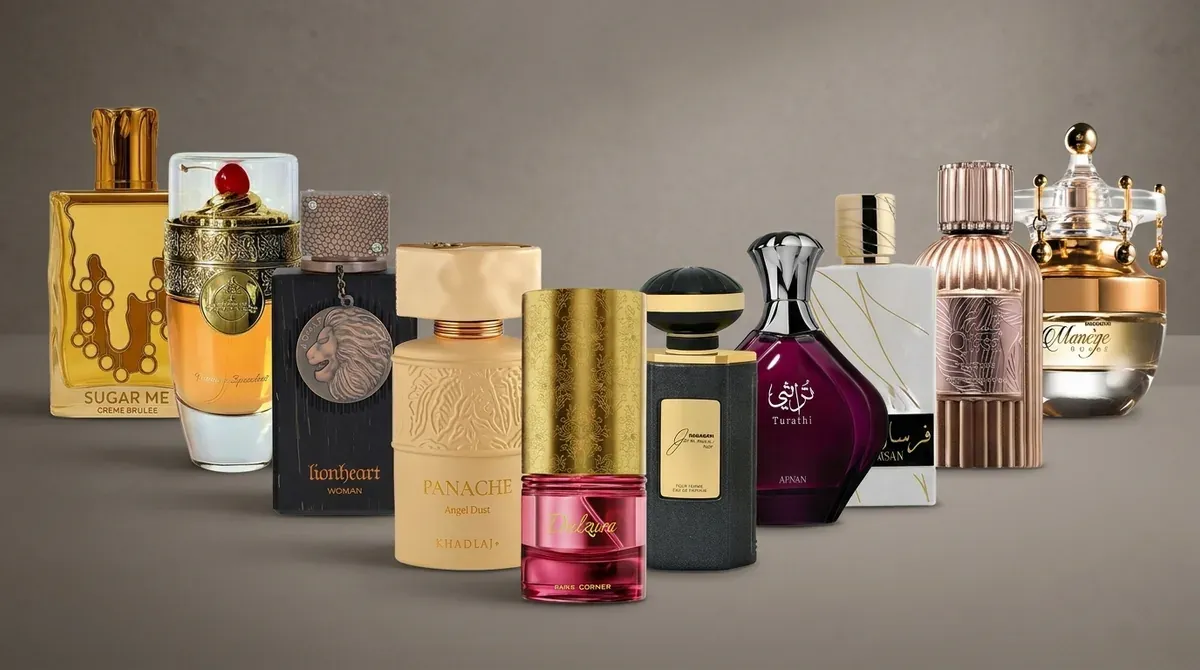 Selección de diez perfumes árabes femeninos para otoño, dispuestos sobre fondo neutro